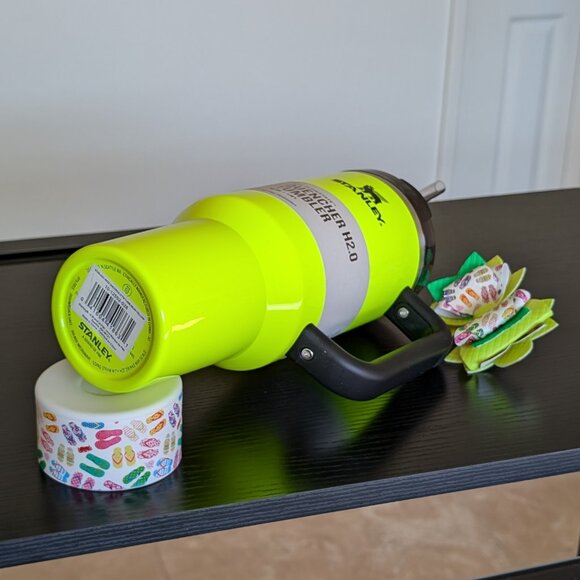 NWT Stanley 40oz Neon Yellow Tumbler w/ Matching Flip-Flops Bow & Boot - Picture 3 of 9